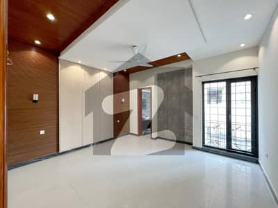 لیک سٹی ۔ سیکٹر ایم ۔ 2اے لیک سٹی,رائیونڈ روڈ,لاہور میں 4 کمروں کا 10 مرلہ مکان 5.25 کروڑ میں برائے فروخت۔