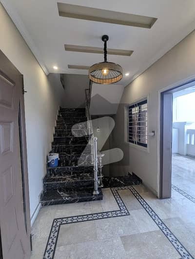 الرحمان گارڈن فیز 2 الرحمان گارڈن,لاہور میں 5 کمروں کا 8 مرلہ مکان 3.5 کروڑ میں برائے فروخت۔ الرحمان گارڈن فیز 2 الرحمان گارڈن,لاہور میں 5 کمروں کا 8 مرلہ مکان 3.5 کروڑ میں برائے فروخت۔