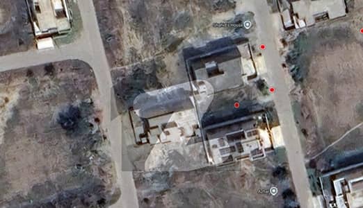 ڈی ایچ اے فیز 8 - بلاک ایس فیز 8,ڈیفنس (ڈی ایچ اے),لاہور میں 1 کنال رہائشی پلاٹ 4.1 کروڑ میں برائے فروخت۔