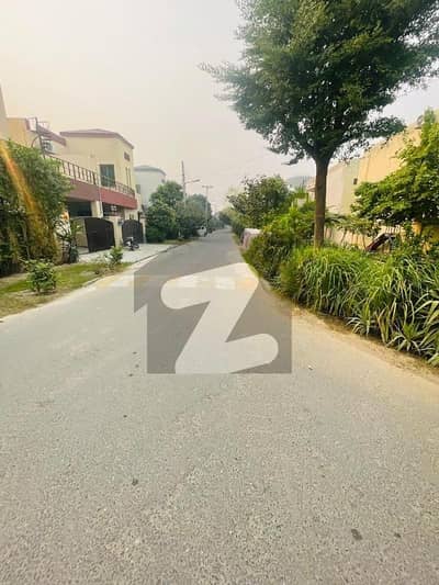 عسکری 10 - سیکٹر سی عسکری 10,عسکری,لاہور میں 5 کمروں کا 10 مرلہ مکان 5.25 کروڑ میں برائے فروخت۔