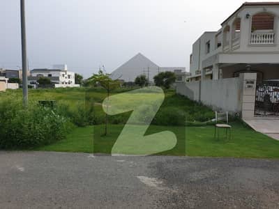 ڈی ایچ اے فیز 7 - بلاک زیڈ1 فیز 7,ڈیفنس (ڈی ایچ اے),لاہور میں 1 کنال رہائشی پلاٹ 3.6 کروڑ میں برائے فروخت۔