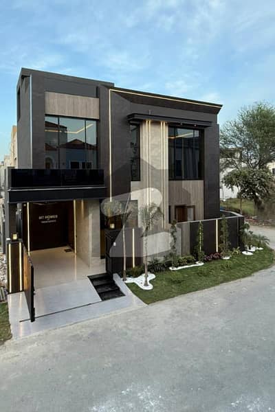 ڈی ایچ اے 9 ٹاؤن ڈیفنس (ڈی ایچ اے),لاہور میں 3 کمروں کا 5 مرلہ مکان 2.25 کروڑ میں برائے فروخت۔