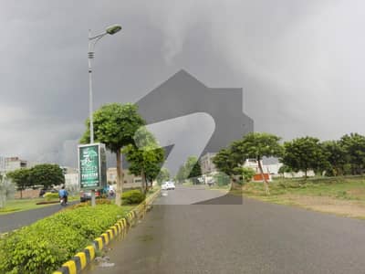 ڈی ایچ اے فیز 8 - بلاک ایل ڈی ایچ اے فیز 8,ڈیفنس (ڈی ایچ اے),لاہور میں 4 مرلہ کمرشل پلاٹ 2.65 کروڑ میں برائے فروخت۔