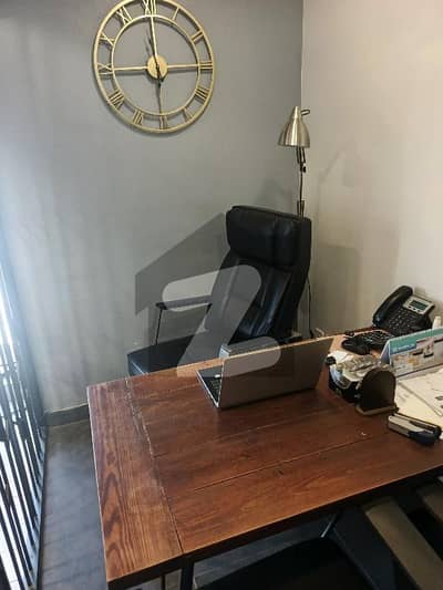 ڈی ایچ اے فیز 5 ڈی ایچ اے ڈیفینس,کراچی میں 2 مرلہ Studio دفتر 90.0 ہزار میں کرایہ پر دستیاب ہے۔
