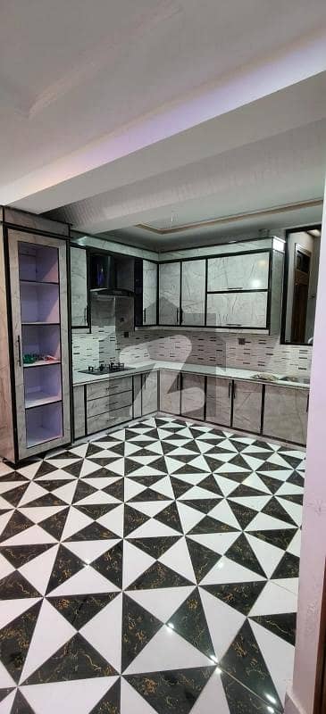 شاہین ولاز شیخوپورہ میں 8 کمروں کا 5 مرلہ مکان 1.8 کروڑ میں برائے فروخت۔