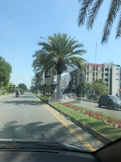 ڈی ایچ اے فیز 5 - بلاک ڈی فیز 5,ڈیفنس (ڈی ایچ اے),لاہور میں 1 کنال رہائشی پلاٹ 7.5 کروڑ میں برائے فروخت۔