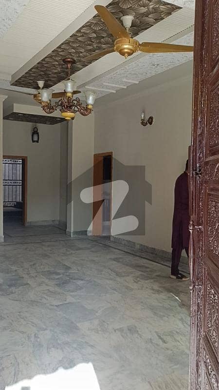 گلفشاں کالونی لاہور میں 3 کمروں کا 1 کنال بالائی پورشن 90.0 ہزار میں کرایہ پر دستیاب ہے۔ گلفشاں کالونی لاہور میں 3 کمروں کا 1 کنال بالائی پورشن 90.0 ہزار میں کرایہ پر دستیاب ہے۔