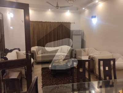 ڈی ایچ اے فیز 2 - بلاک وی فیز 2,ڈیفنس (ڈی ایچ اے),لاہور میں 4 کمروں کا 10 مرلہ مکان 5.0 کروڑ میں برائے فروخت۔