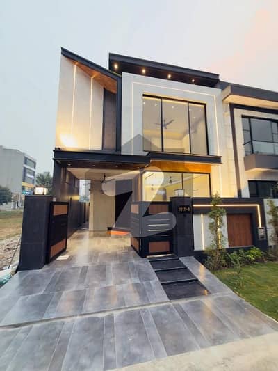 5 Marla BRAND NEW MODERN DESIGN HOUSE FOR SALE , Near Park 5 Marla BRAND NEW MODERN DESIGN HOUSE FOR SALE , Near Park