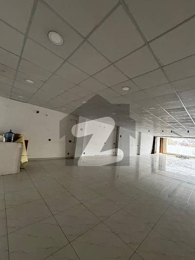 جوہر ٹاؤن لاہور میں 12 مرلہ Studio دفتر 6.5 لاکھ میں کرایہ پر دستیاب ہے۔