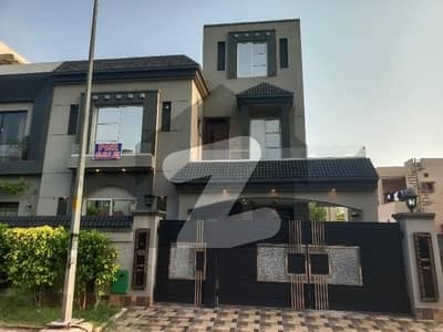 بحریہ ٹاؤن جاسمین بلاک بحریہ ٹاؤن سیکٹر سی,بحریہ ٹاؤن,لاہور میں 5 کمروں کا 10 مرلہ مکان 4.25 کروڑ میں برائے فروخت۔