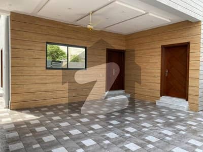 سینٹرل پارک ہاؤسنگ سکیم لاہور میں 5 کمروں کا 10 مرلہ مکان 1.2 لاکھ میں کرایہ پر دستیاب ہے۔