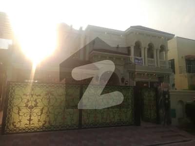 بحریہ ٹاؤن غوری بلاک بحریہ ٹاؤن سیکٹر B,بحریہ ٹاؤن,لاہور میں 5 کمروں کا 1 کنال مکان 10.5 کروڑ میں برائے فروخت۔