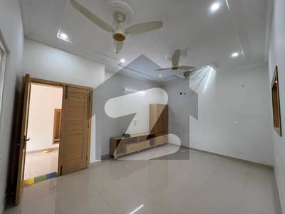 بحریہ انکلیو - سیکٹر سی 2 بحریہ انکلیو,بحریہ ٹاؤن,اسلام آباد میں 3 کمروں کا 10 مرلہ بالائی پورشن 80.0 ہزار میں کرایہ پر دستیاب ہے۔