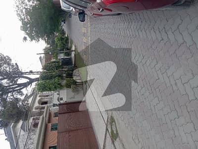 جوہر ٹاؤن لاہور میں 2 کمروں کا 1 کنال مکان 6.0 کروڑ میں برائے فروخت۔