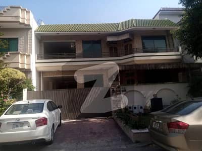 I-8 Beautiful Near Kachnar Park Ground Poration For Rent.