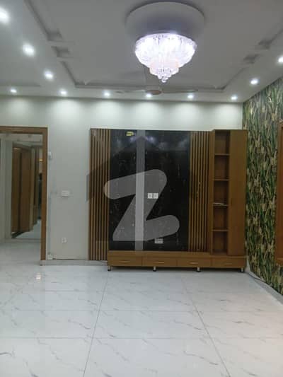 بحریہ ٹاؤن فیز 8 ۔ بلاک ای بحریہ ٹاؤن فیز 8,بحریہ ٹاؤن راولپنڈی,راولپنڈی میں 5 کمروں کا 10 مرلہ مکان 1.15 لاکھ میں کرایہ پر دستیاب ہے۔