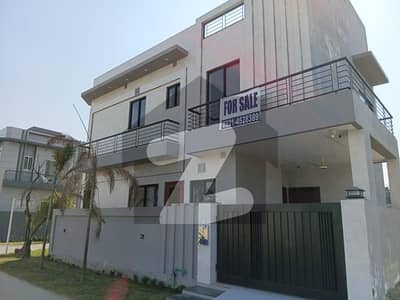 ڈی ایچ اے 9 ٹاؤن ڈیفنس (ڈی ایچ اے),لاہور میں 3 کمروں کا 5 مرلہ مکان 2.8 کروڑ میں برائے فروخت۔