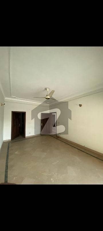 گارڈن ٹاؤن لاہور میں 7 کمروں کا 2 کنال مکان 6.5 لاکھ میں کرایہ پر دستیاب ہے۔