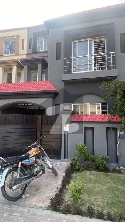 بحریہ نشیمن لاہور میں 3 کمروں کا 5 مرلہ مکان 1.46 کروڑ میں برائے فروخت۔