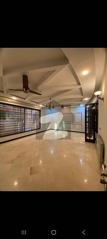 بحریہ ٹاؤن فیز 3 بحریہ ٹاؤن راولپنڈی,راولپنڈی میں 6 کمروں کا 1 کنال مکان 2.5 لاکھ میں کرایہ پر دستیاب ہے۔