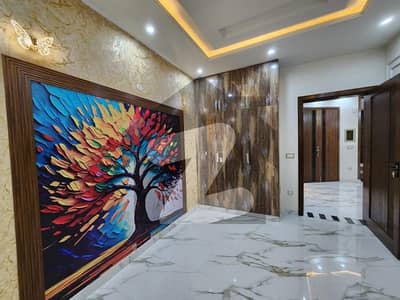 5 MARLA Luxery House Double Storey house ultra modern stylish available for sale in Johertown phase ii Lahore by Fast property services.