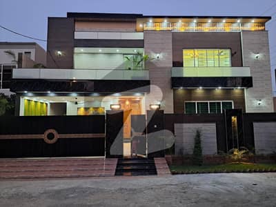 لیک سٹی میڈوز لاہور میں 5 کمروں کا 1 کنال مکان 6.5 کروڑ میں برائے فروخت۔