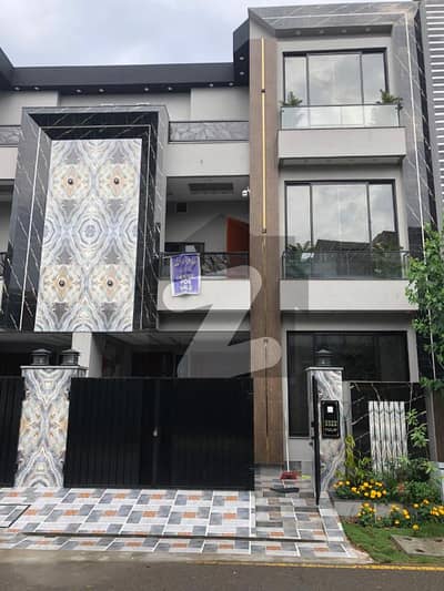 5 Marla Brand New Modern Design Lavish House For Sale In Park View City Lahore | For Discounted Price And Original Pictures Download The App "Signature Lands".