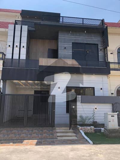 5 Marla Brand New Lavish House For Sale In Park View City Lahore | For Discounted Price And Original Pictures Download The App "Signature Lands".