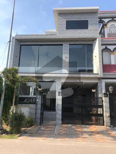 پارک ویو سٹی - ٹیولپ بلاک پارک ویو سٹی,لاہور میں 4 کمروں کا 6 مرلہ مکان 2.7 کروڑ میں برائے فروخت۔