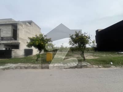 M Block 5 Marla Boulevard plot no 1461,62 Back Open 100% solid land Possession Utility Charges Paid available for sale