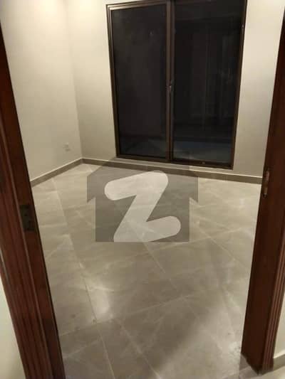 Spacious Ft 3-Bed Corner Apartment Gulberg Greens