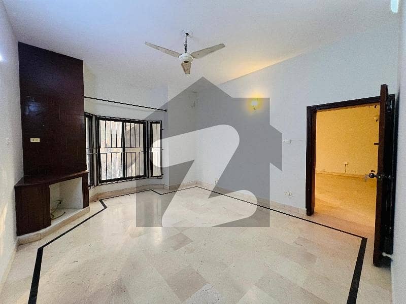 ایف ۔ 7 اسلام آباد میں 3 کمروں کا 1 کنال بالائی پورشن 2.75 لاکھ میں کرایہ پر دستیاب ہے۔ ایف ۔ 7 اسلام آباد میں 3 کمروں کا 1 کنال بالائی پورشن 2.75 لاکھ میں کرایہ پر دستیاب ہے۔