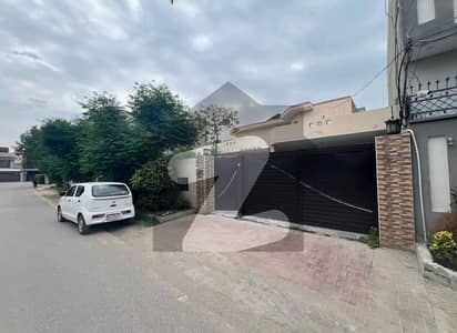 سفاری ٹاؤن بوسان روڈ,ملتان میں 6 کمروں کا 1 کنال مکان 6.5 کروڑ میں برائے فروخت۔