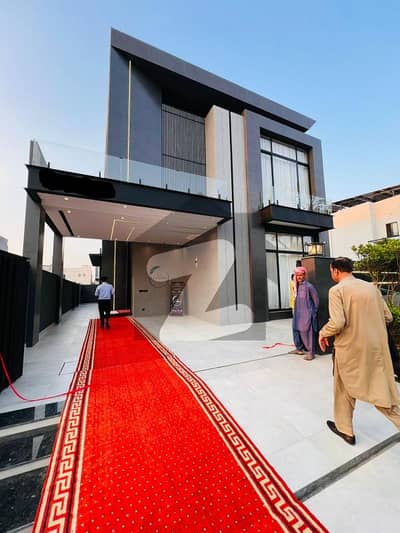 ڈی ایچ اے فیز 7 - بلاک یو فیز 7,ڈیفنس (ڈی ایچ اے),لاہور میں 4 کمروں کا 10 مرلہ مکان 6.25 کروڑ میں برائے فروخت۔