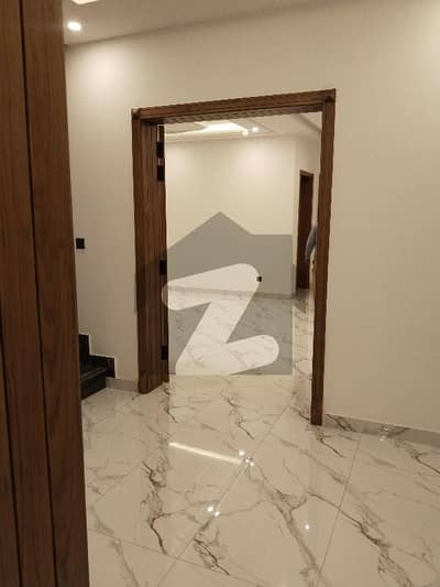 ڈی ۔ 12 اسلام آباد میں 7 کمروں کا 1 کنال مکان 23.0 کروڑ میں برائے فروخت۔