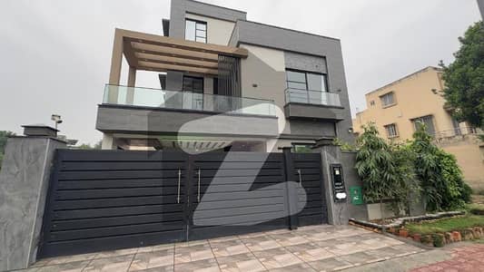 بحریہ ٹاؤن ۔ بلاک ڈی ڈی بحریہ ٹاؤن سیکٹرڈی,بحریہ ٹاؤن,لاہور میں 5 کمروں کا 10 مرلہ مکان 3.65 کروڑ میں برائے فروخت۔