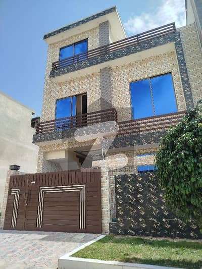 فیصل ٹاؤن فیز 1 فیصل ٹاؤن - ایف ۔ 18,اسلام آباد میں 5 کمروں کا 5 مرلہ مکان 2.4 کروڑ میں برائے فروخت۔