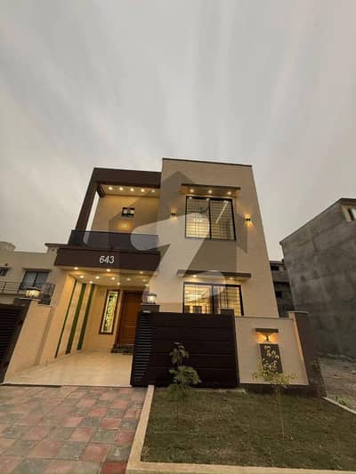 بحریہ ٹاؤن فیز 8 ۔ بلاک ایم بحریہ ٹاؤن فیز 8,بحریہ ٹاؤن راولپنڈی,راولپنڈی میں 3 کمروں کا 5 مرلہ مکان 2.4 کروڑ میں برائے فروخت۔ بحریہ ٹاؤن فیز 8 ۔ بلاک ایم بحریہ ٹاؤن فیز 8,بحریہ ٹاؤن راولپنڈی,راولپنڈی میں 3 کمروں کا 5 مرلہ مکان 2.4 کروڑ میں برائے فروخت۔