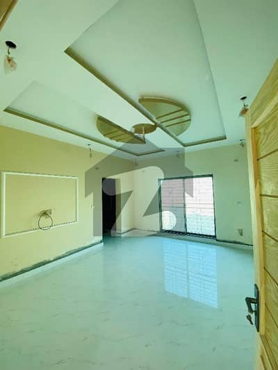 1 kanall uper portion available for rent in AWT ph 2