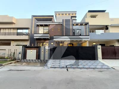 پنجاب گورنمنٹ ایمپلائیز سوسائٹی لاہور میں 5 کمروں کا 10 مرلہ مکان 4.6 کروڑ میں برائے فروخت۔