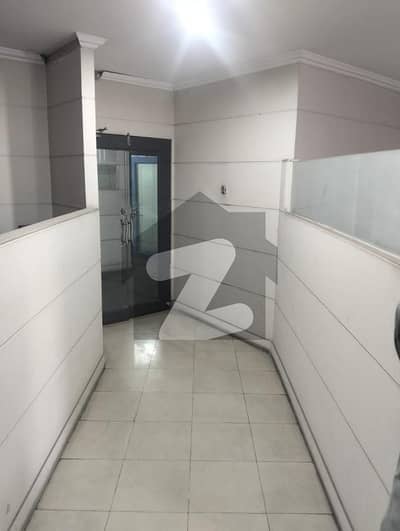 ڈیوس روڈ لاہور میں 2 کمروں کا 3 مرلہ دفتر 65.0 ہزار میں کرایہ پر دستیاب ہے۔