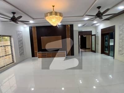 ویلینشیاء ہاؤسنگ سوسائٹی لاہور میں 6 کمروں کا 1 کنال مکان 8.5 کروڑ میں برائے فروخت۔