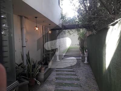 500 Yards Beautiful Bungalow