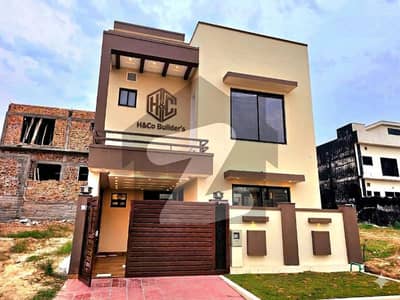 بحریہ ٹاؤن فیز 8 ۔ بلاک ایم بحریہ ٹاؤن فیز 8,بحریہ ٹاؤن راولپنڈی,راولپنڈی میں 3 کمروں کا 5 مرلہ مکان 2.35 کروڑ میں برائے فروخت۔