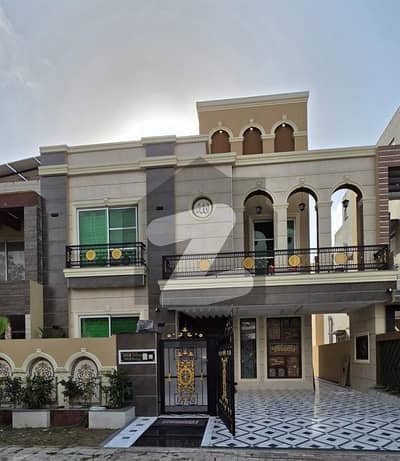 10 Marla Like New House For Rent In Bahria Town Lahore