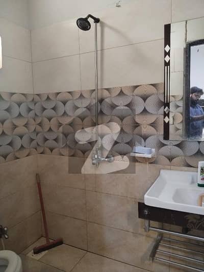 جوبلی ٹاؤن لاہور میں 4 کمروں کا 5 مرلہ مکان 2.1 کروڑ میں برائے فروخت۔