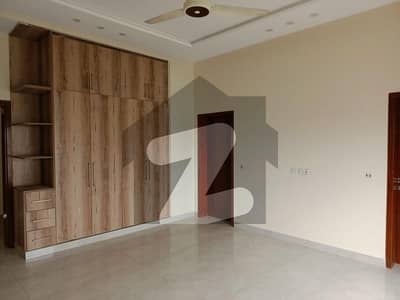 اے ڈبلیو ٹی فیز 2 اے ڈبلیو ٹی آرمی ویلفیئر ٹرسٹ,رائیونڈ روڈ,لاہور میں 3 کمروں کا 1 کنال بالائی پورشن 80.0 ہزار میں کرایہ پر دستیاب ہے۔