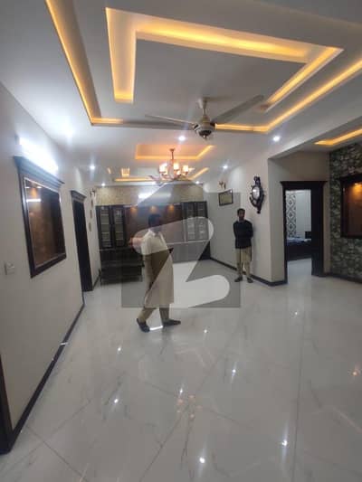 جی ۔ 13 اسلام آباد میں 3 کمروں کا 10 مرلہ بالائی پورشن 1.2 لاکھ میں کرایہ پر دستیاب ہے۔