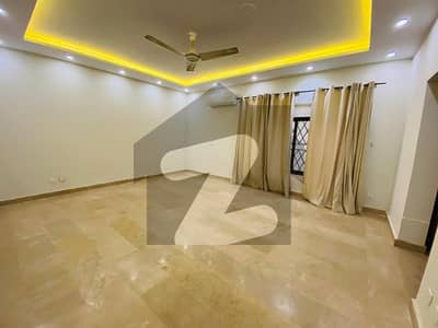 ایف ۔ 10 اسلام آباد میں 5 کمروں کا 1 کنال مکان 4.75 لاکھ میں کرایہ پر دستیاب ہے۔